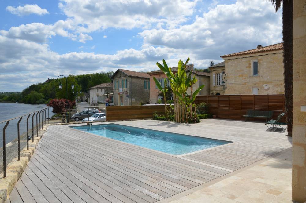Vue sur piscine en hauteur